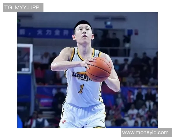 付豪展现内线强大冲击力助力球队攻防转换提升整体表现 付豪展现内线强大冲击力助力球队攻防转换提升整体表现