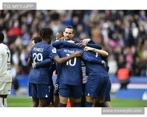 巴黎圣日耳曼队常规赛大胜里尔，豪取法甲榜首位置，成功卫冕冠军！